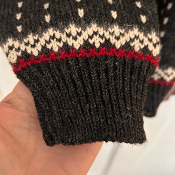 BNWOT Norwear Icelandic Sweater in 100% Wool with Decorative Metal Closure - Picture 5 of 12